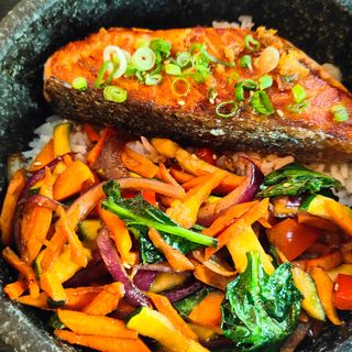 Salmón Plancha Con Salsa Tamarindo