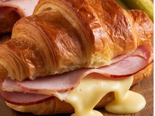 Croissant jamón y queso