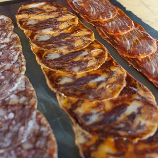 Tabla de ibéricos con picos (100 Grs)