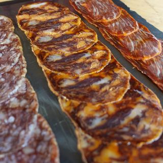 Tabla de ibéricos con picos (100 Grs)