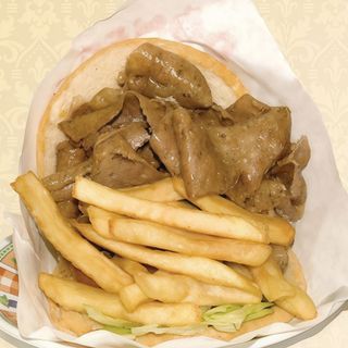 Durum kebab carne pollo y ternera dentro patatas