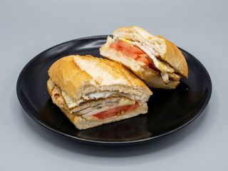 Bocadillo de pechuga especial