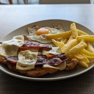 25. Escalopa Torradeta y patatas