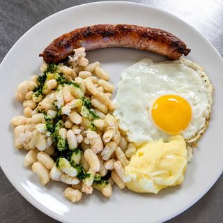 2. Plato Combinado Butifarra 200gr Con Judías Y Huevo