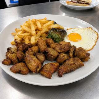 14. Plato Combinado Pinchos Morunos