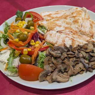 13. Plato Combinado Pollo A La Plancha