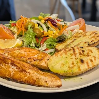 16. Salmón a la plancha