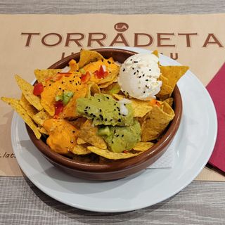 Nachos Con Queso Y Guacamole (Media Ración)