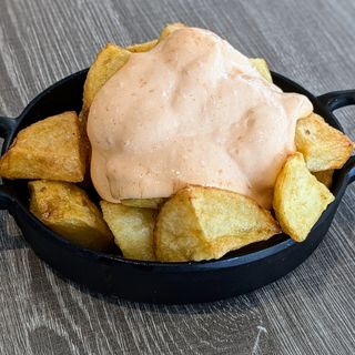 Nuestras Patatas Bravas Caseras (Media Ración)