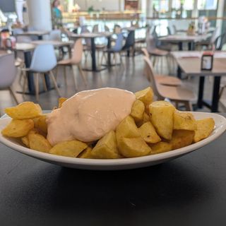 Nuestras Patatas Bravas Caseras (Ración)