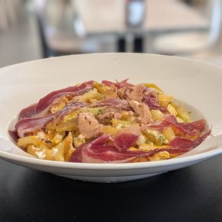 Ración De Huevos Rotos Con Jamón Ibérico Y Foie
