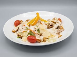 Ensalada De Pollo crujiente Con Salsa César