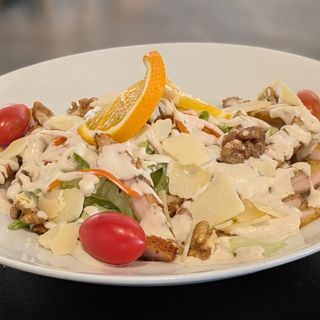 Ensalada De Pollo crujiente Con Salsa César
