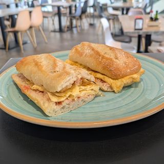Bocadillo tortilla Francesa
