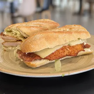 Bocadillo pollo empanado