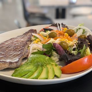 7. Plato Combinado Bistec A La Plancha