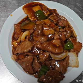 Cerdo Con Setas Chinas Y Bambú
