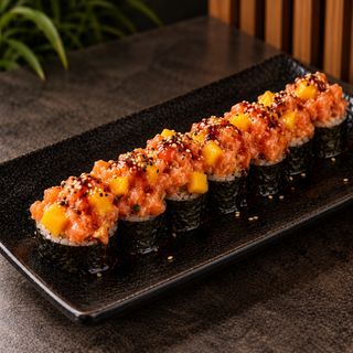 U26 Tartar con salmon ahumado y mango