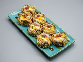 Maki tempura con atún
