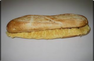 Bocadillo De Tortilla De Atún