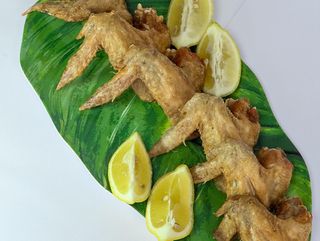 Alas de Pollo al Toque de Sal + Patatas