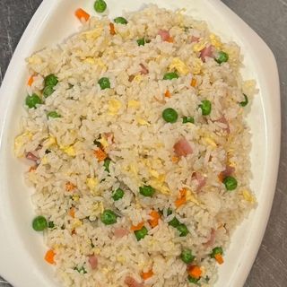 26. Arroz frito tres delicias