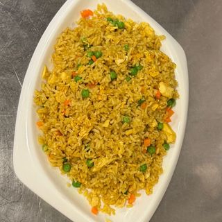 28. Arroz frito con pollo al curry