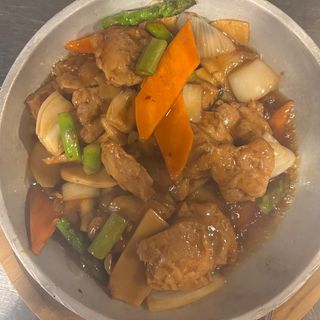 345. Cazuela de pollo vegetal al estilo Thailandés 