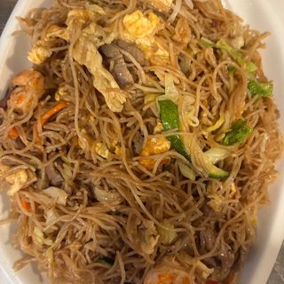 102. Fideos de arroz fritos