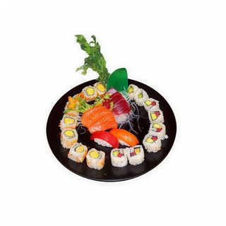 61.Bandeja Uramaki, Sashimi y Nigiri (24 uds.)