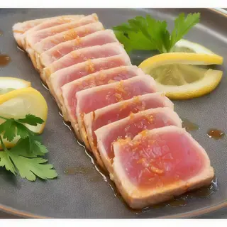 Tataki De Atún Fusionado En Salsa De Miel Y Soja