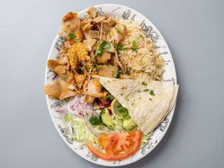 Plato Kebab Con Pollo Y Arroz