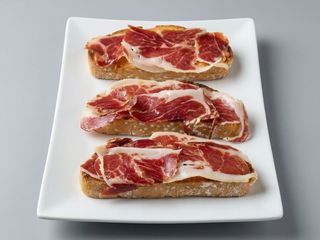 Tostada De Jamón Y tomate