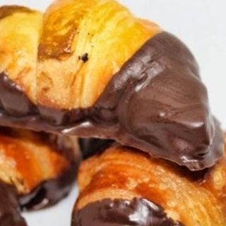 Croissant grande bañado en xocolate