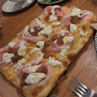 Focaccia con pancetta arrotolata