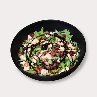 Ensalada de jamón y queso parmesano