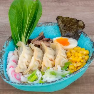 RAMEN GYOZAS DE POLLO 