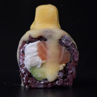 Black tropical roll (8pcs)
