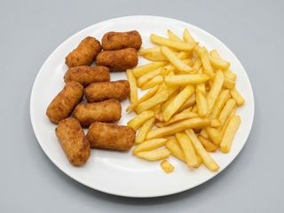 Croquetas de Pollo Caseras Con Papas Fritas (9 Uds.) 