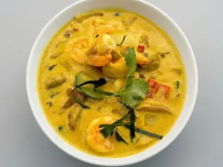 53A.Langostinos Al Curry Thai Amarillo (Picante)