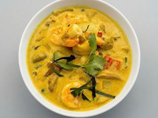 53A.Langostinos Al Curry Thai Amarillo (Picante)