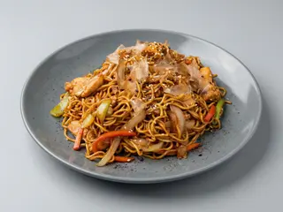 72.Yakisoba Con Pollo