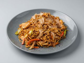72.Yakisoba Con Pollo