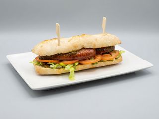 Choripan con Chimichurri Criollo