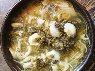 49.Filete de pescado con verduras encurtidas