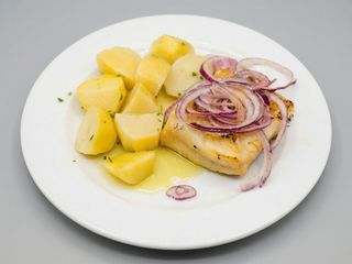 Bacalao A La Brasa Con Patata Cocida