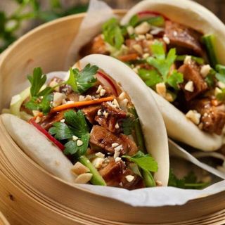 Pan Bao de carrillada de cerdo con salsa de kimchee