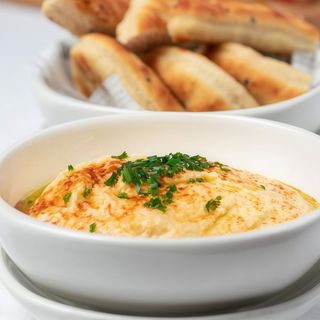Hummus de garbanzos con pan de pita