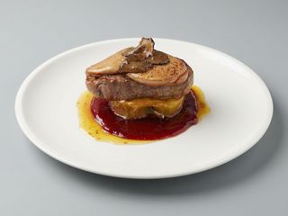 Solomillo de Ternera con Foie y salsa de Oporto