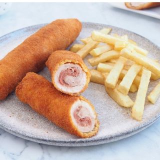 Flamenquín Con Patatas Y Huevo Plancha